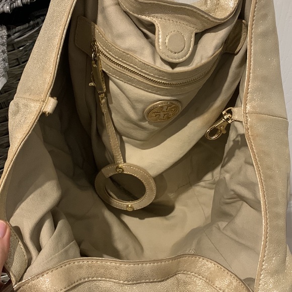 Metallic gold tory burch shoulder bag w/dustbag - Picture 6 of 9